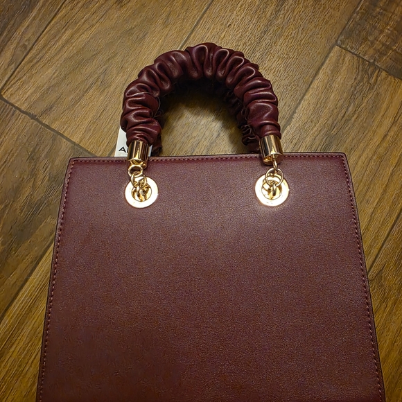 Aldo Bliithax Burgundy and Gold Crossbody Bag - Picture 3 of 6